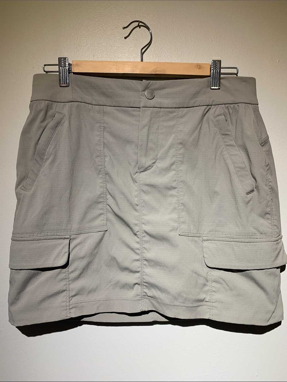 Athleta size 6 Gray Skort